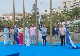 Almuñécar iza las cinco banderas azules que distinguirán sus playas este verano