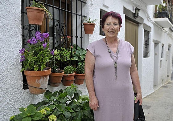 Dolores del Carmen Martín visitando el pueblo de Capileira