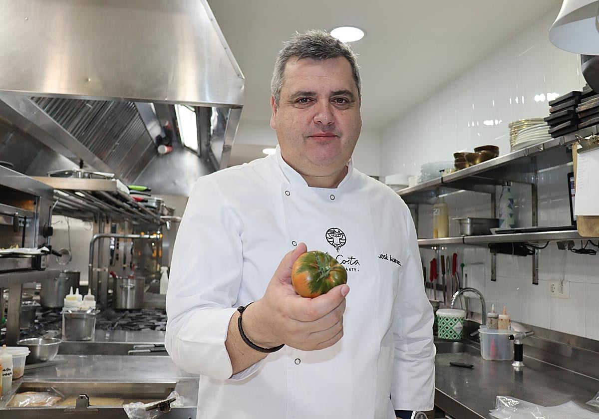 El chef almeriense José Álvarez, premio Andalucía de Turismo por la revolución de su restaurante ejidense