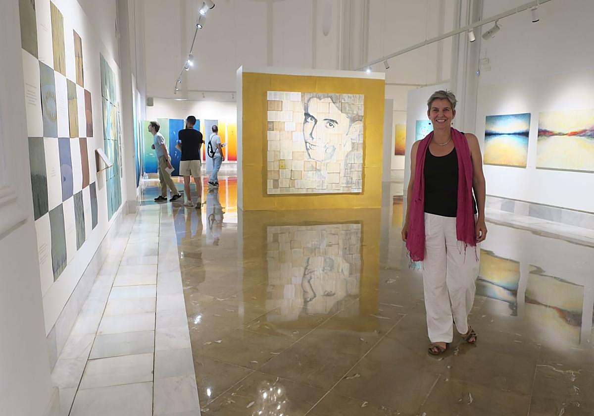 Antje Wichtrey, con sus obras en el Centro Cultural Gran Capitán.