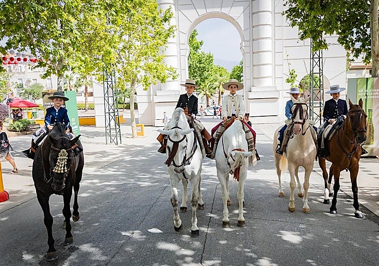 Francis, Isidro, Diego, Hugo y Arabia saben manejar un caballo mejor que sus propios pasos,