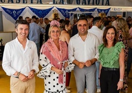 Miembros del PP en la caseta de La Gaviota.