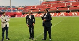 Joaquín Rubio, Gerardo Cuerva y Alfredo García Amado durante la cena de patronos del Club Cámara Granada.