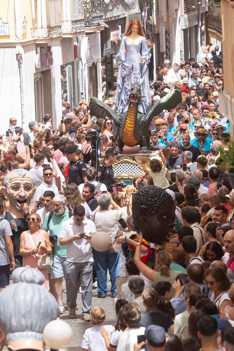 Las imágenes de los granadinos disfrutando de la Tarasca