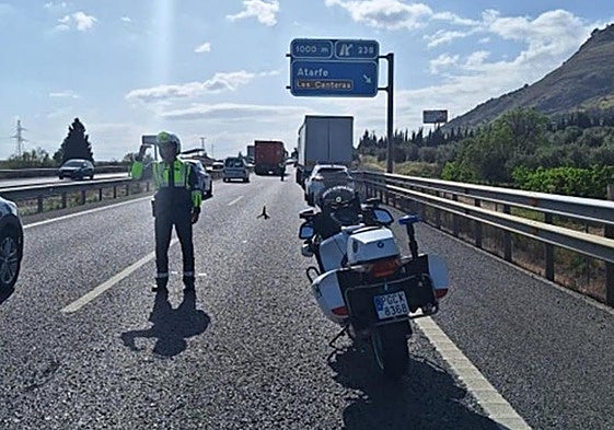 Guardia Civil de Tráfico en las carreteras de Granada.