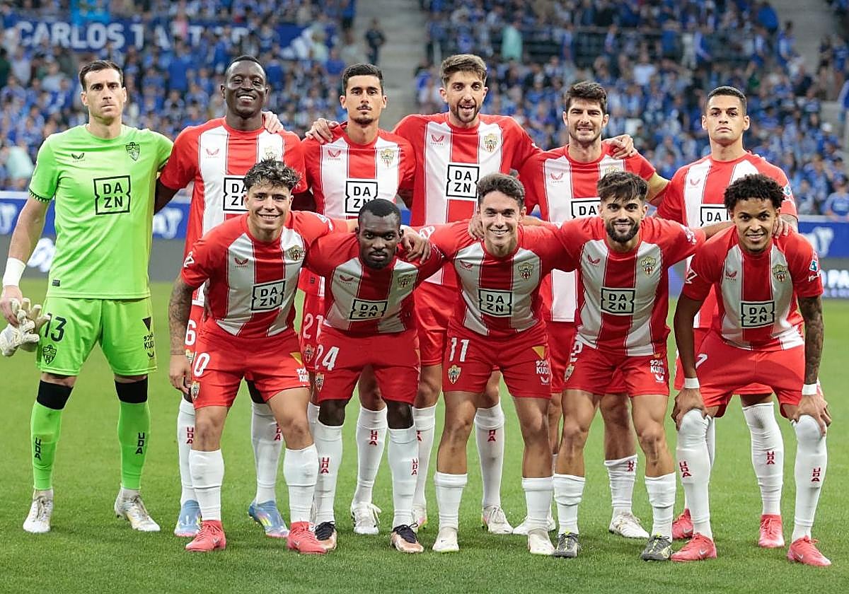 Once de la UD Almería contra el Oviedo.