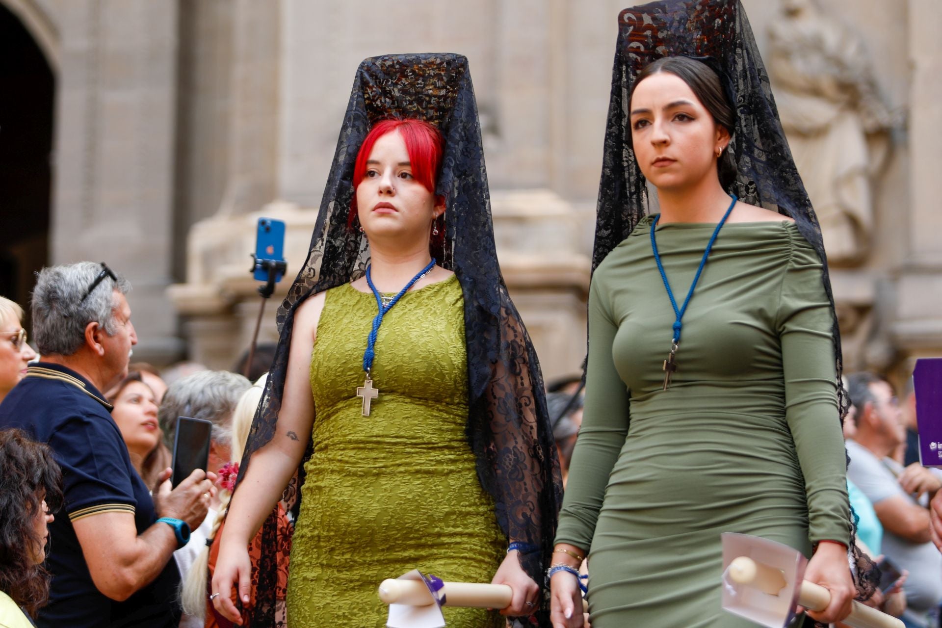 La procesión del Corpus recorre Granada en su día festivo