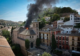 Imagen del incendio en el bloque ubicado en la calle Santa Ana.