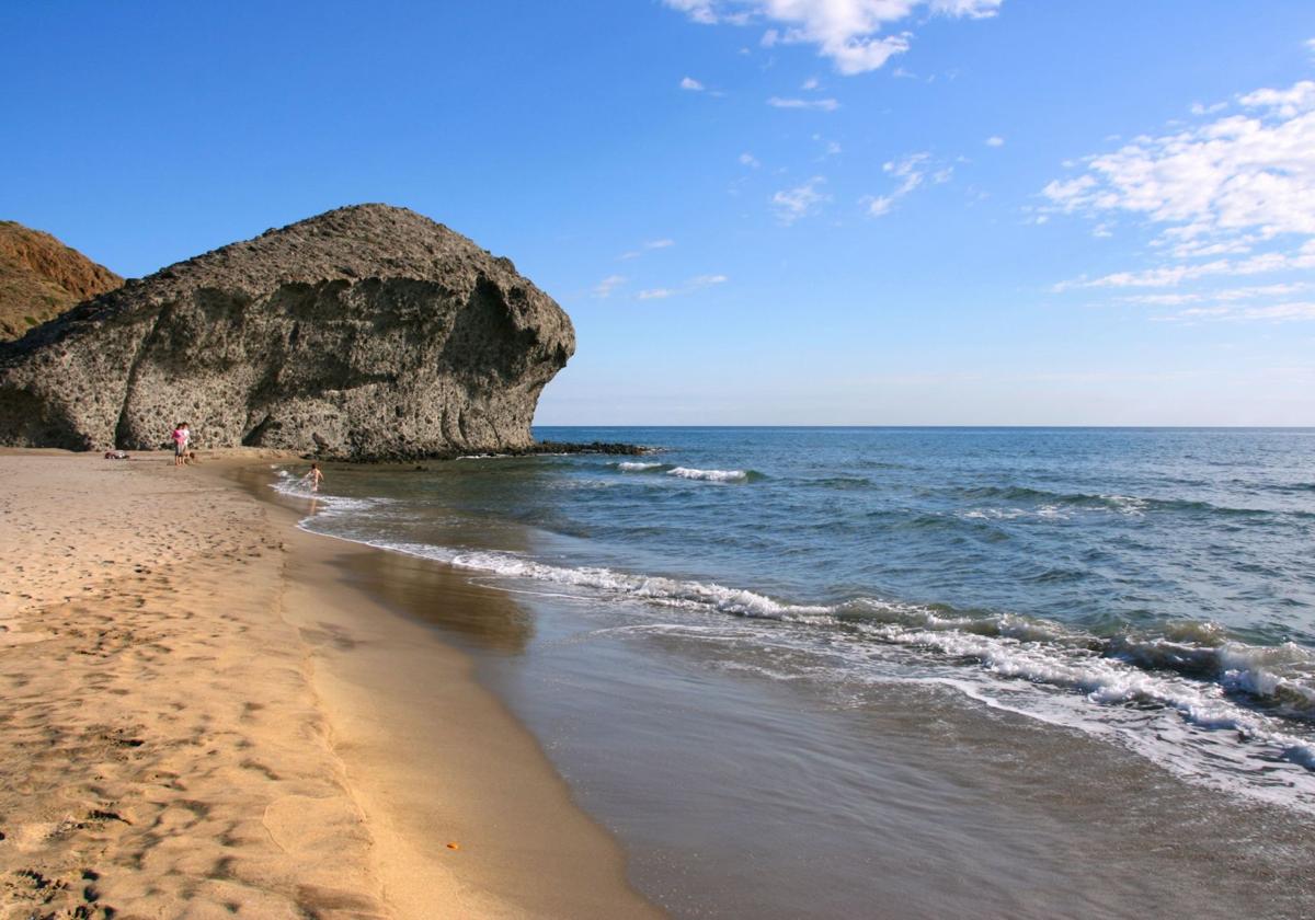 Las restricciones para entrar en coche a playas y calas naturales...