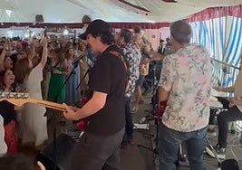 Niños Mutantes actúa en el ferial.