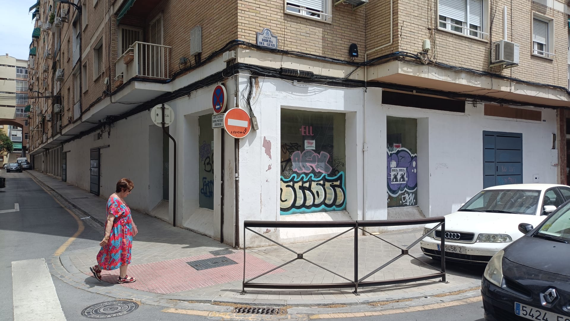Recorrido por los negocios cerrados del barrio Fígares