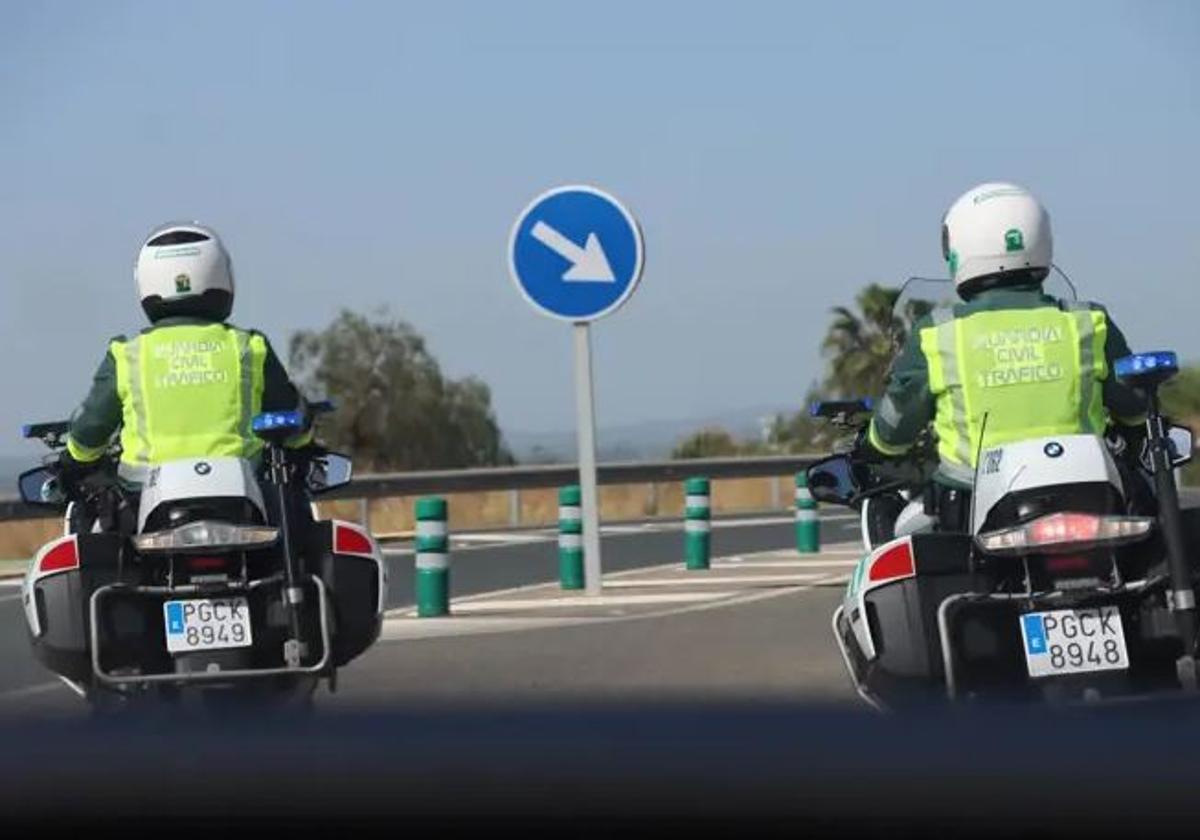 La Guardia Civil alerta por los chalecos con airbag: «Ponen...