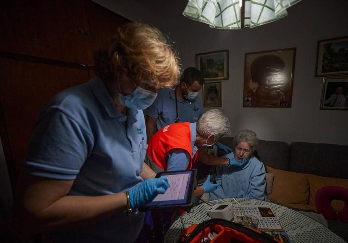 Sanitarios del servicio de urgencias de atención primaria del distrito Granada-Metropolitano.