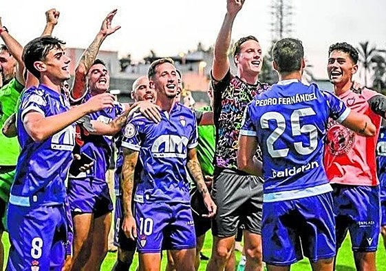 El Real Jaén durante uno de sus últimos partidos, en una imagen de archivo.