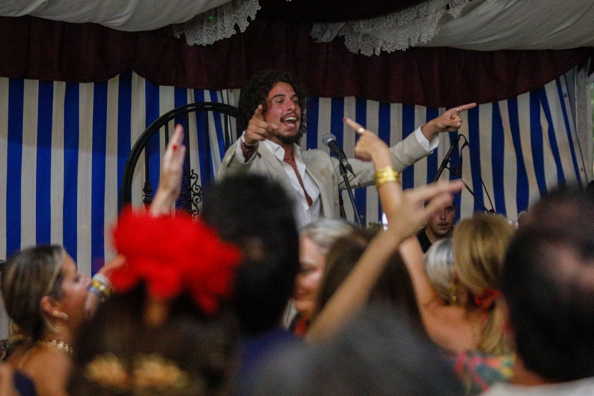 Las mejores imágenes del viernes de Corpus: los Morente, los Mutantes y la manta de agua