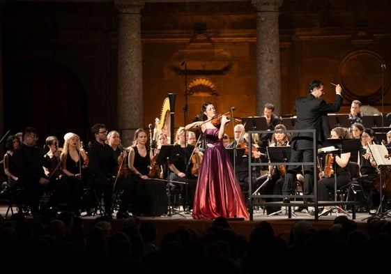 La violinista María Dueñas, durante su actuación.