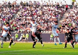 El cabezazo de Juanma Porro que supuso el tanto del empate en la recta final del primer tiempo.