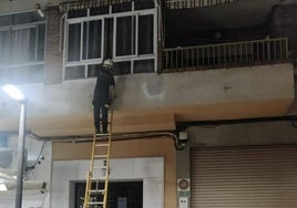 Rescatan a una anciana tras caerse en su casa de Maracena y quedar atrapada