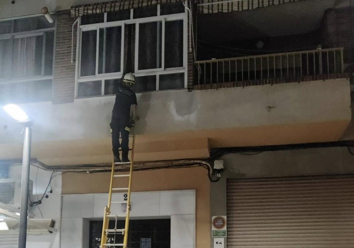 Rescatan a una anciana tras caerse en su casa de Maracena y quedar...