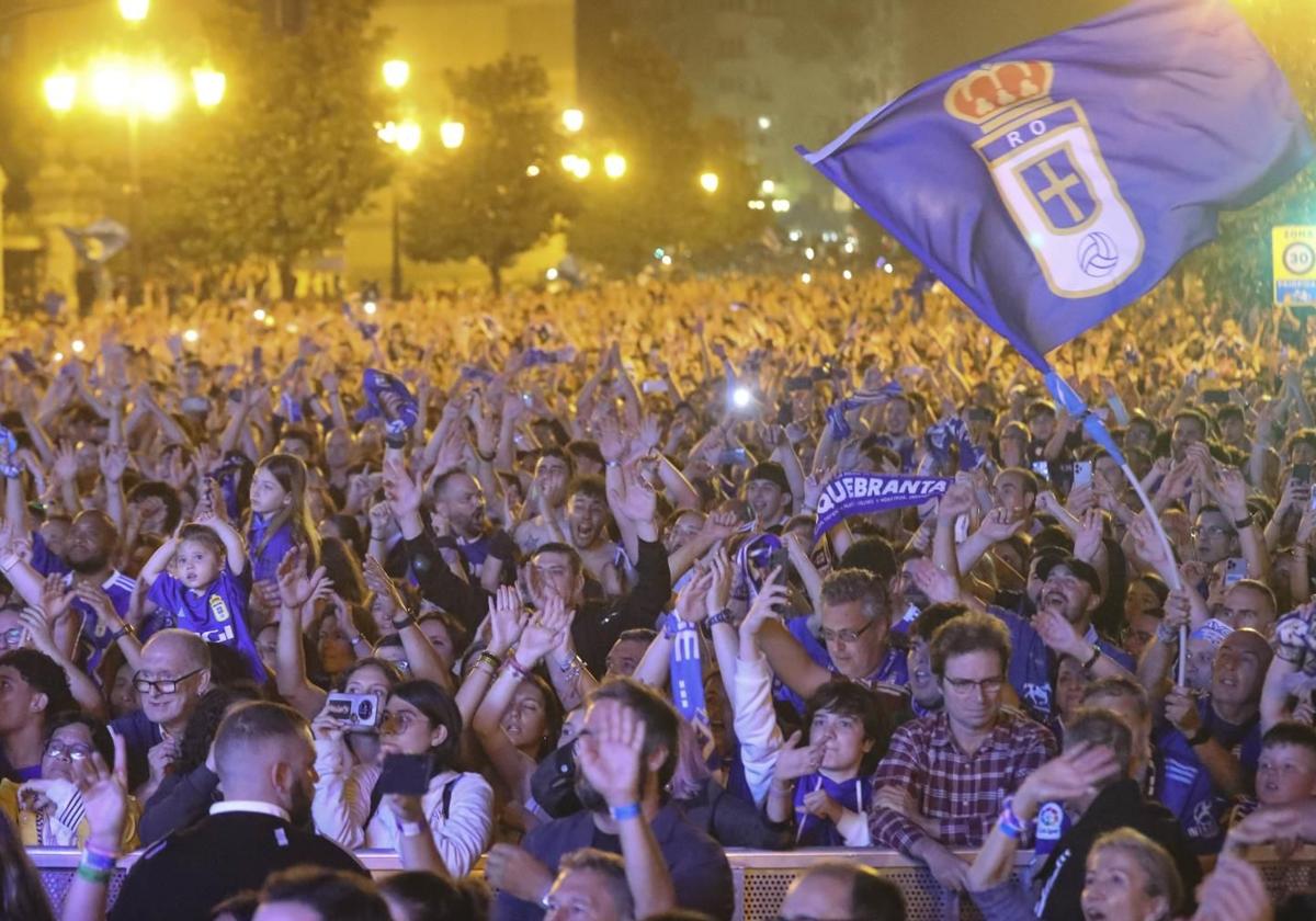 Celebración por el ascenso del Oviedo.