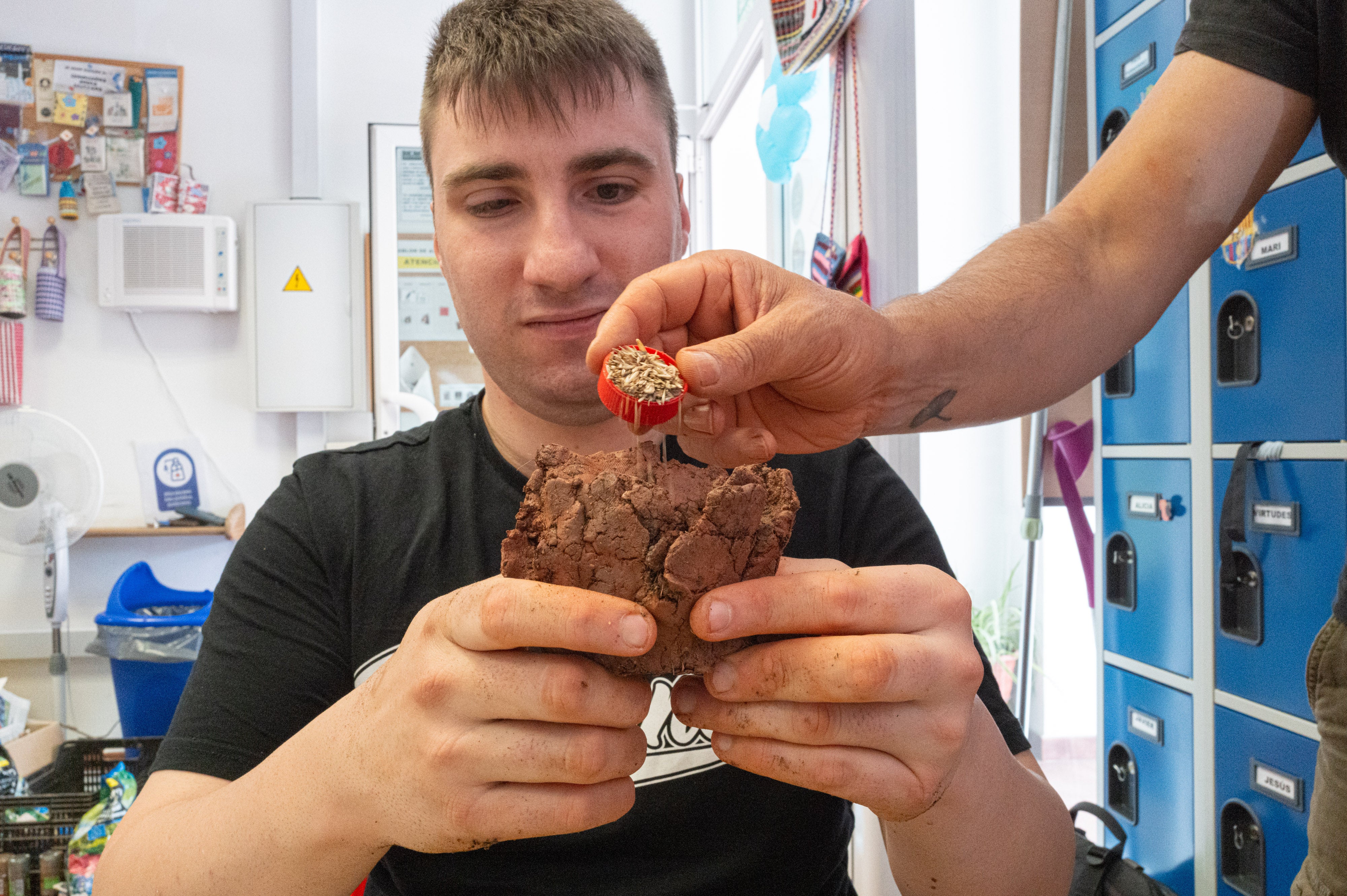 Dentro del centro de día ocupacional de discapacidad intelectual La Boronda