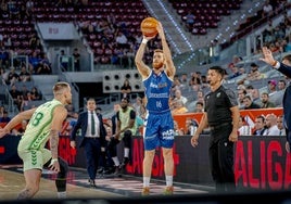 El Covirán busca amenaza exterior con los triples de Edu Durá (16).