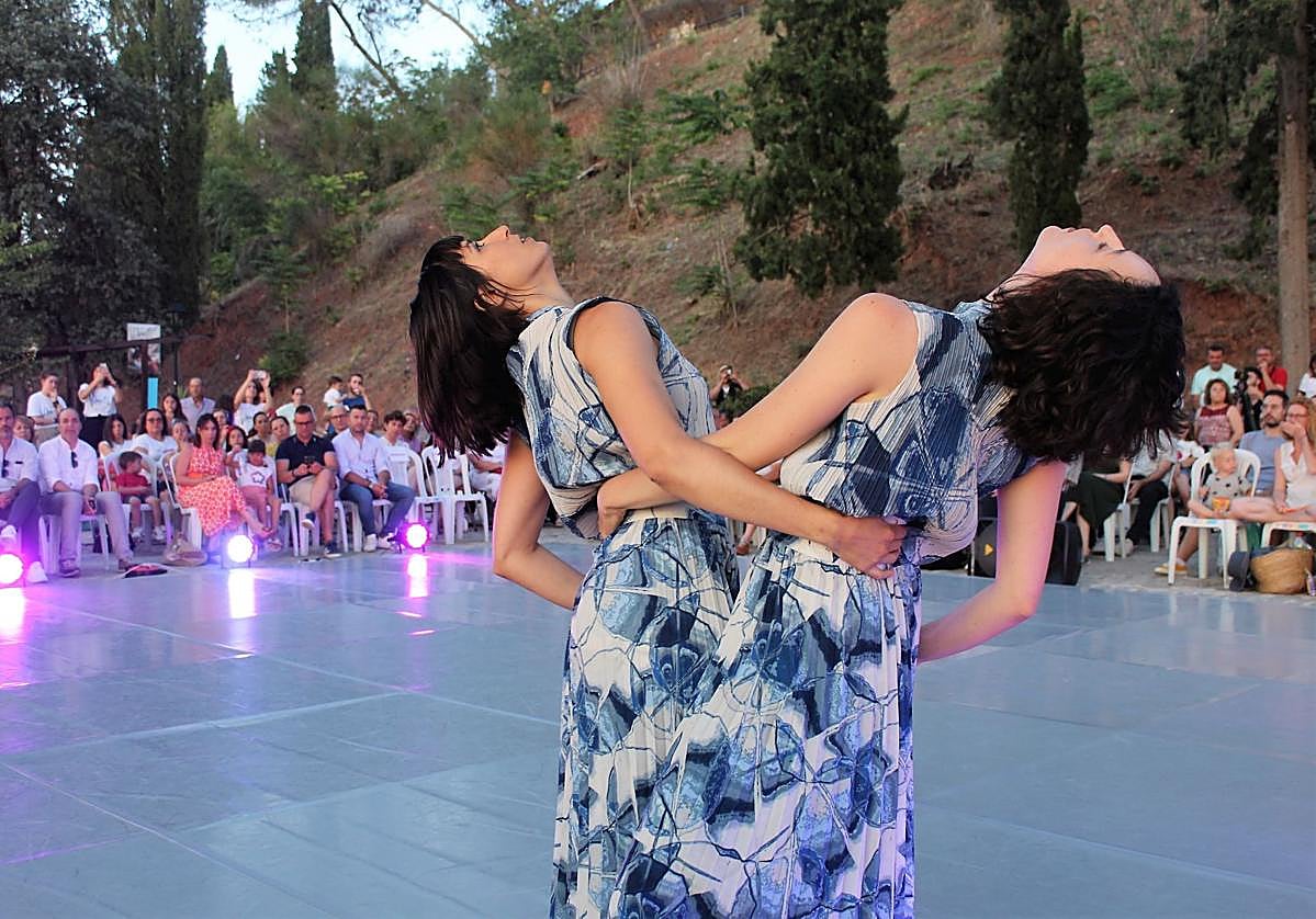 La danza regresa al mirador de la Esperanza de Vilches.