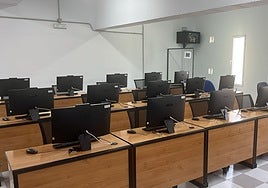 Almuñécar renueva los equipos informáticos del aula de formación del Estadio Francisco Bonet
