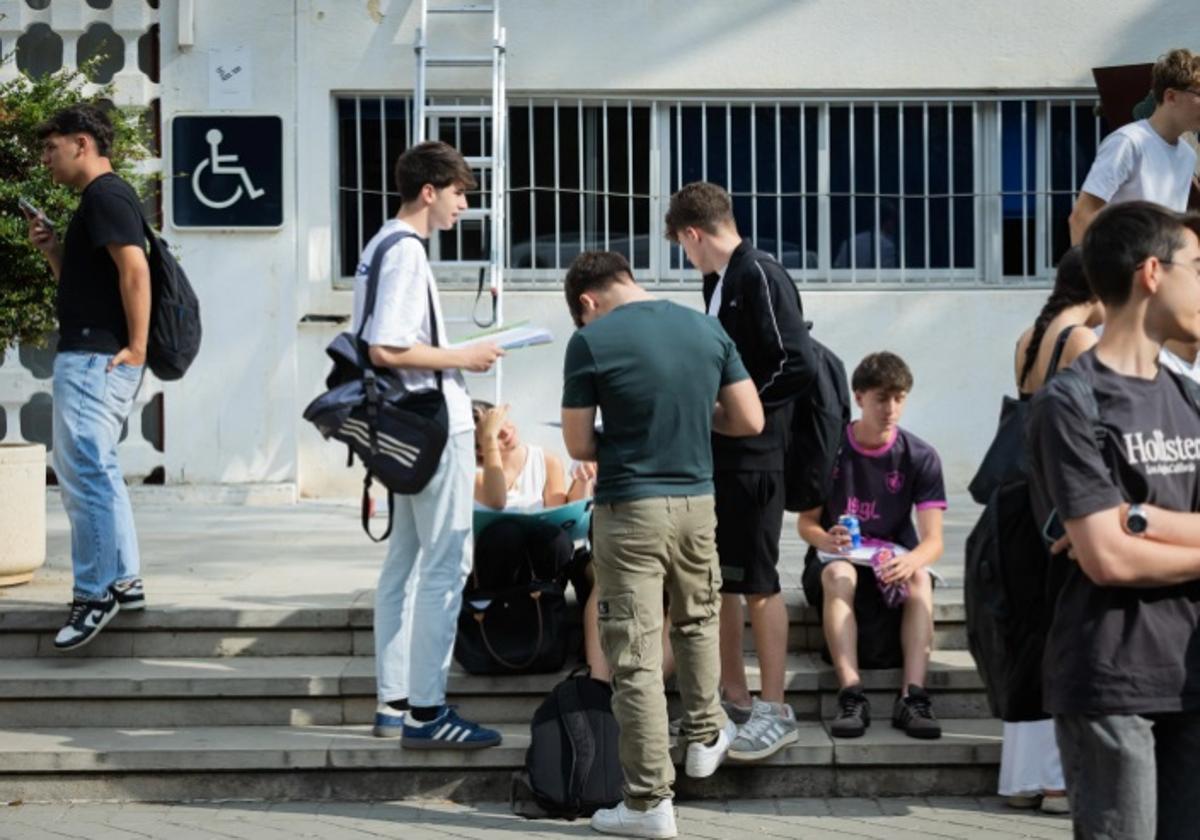 230 estudiantes de Granada reclamaron más nota en la PAU y...