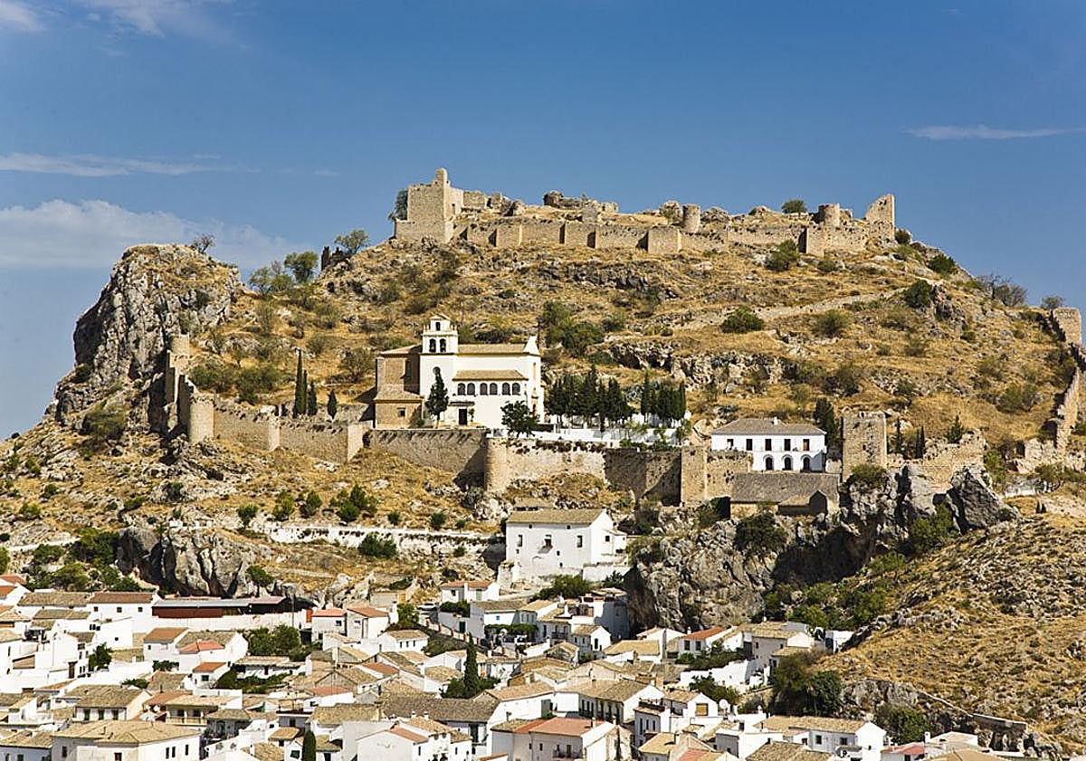 Imagen principal - La ruta histórica de Granada entre pasarelas, pinturas rupestres y un castillo