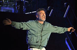 Santi Balmes (Love of Lesbian): «Los focos pueden dar insolación»