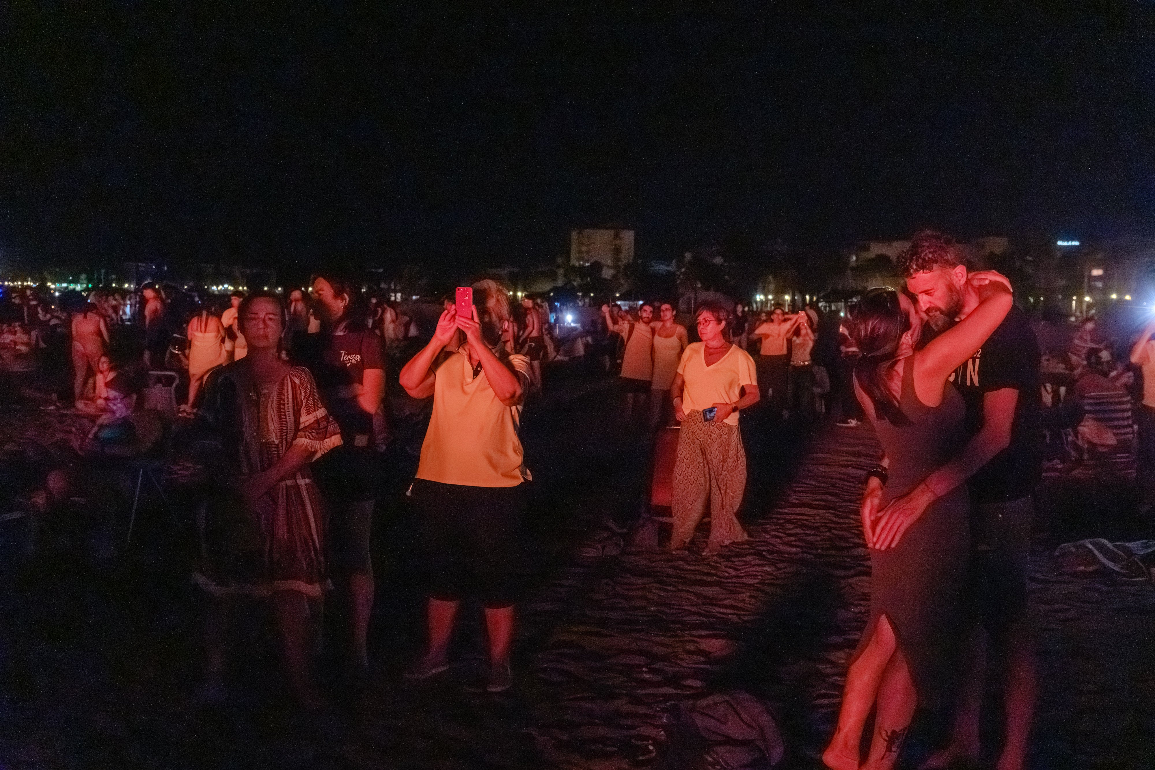 La noche de San Juan en la Costa de Granada, en imágenes