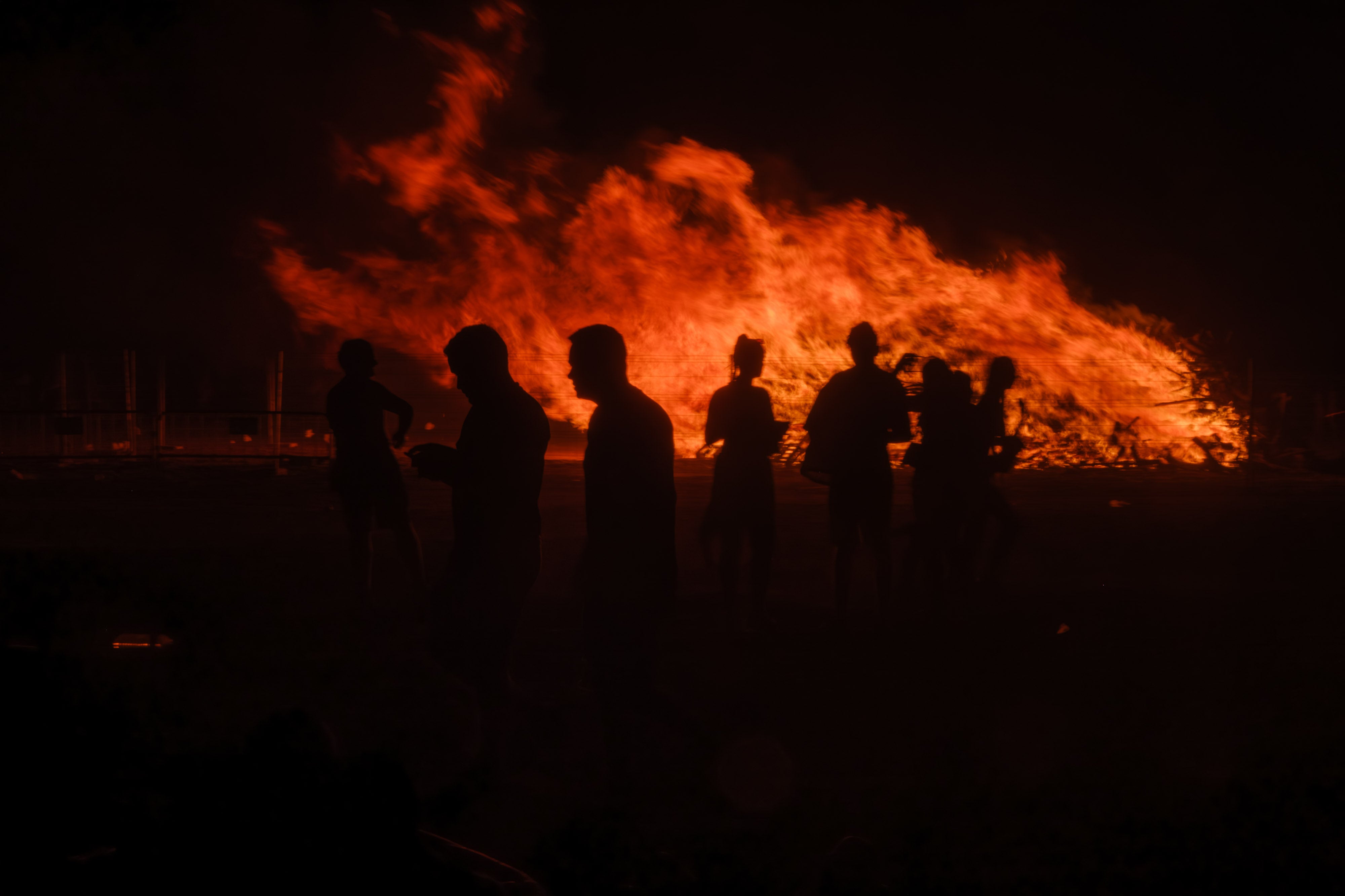 La noche de San Juan en la Costa de Granada, en imágenes