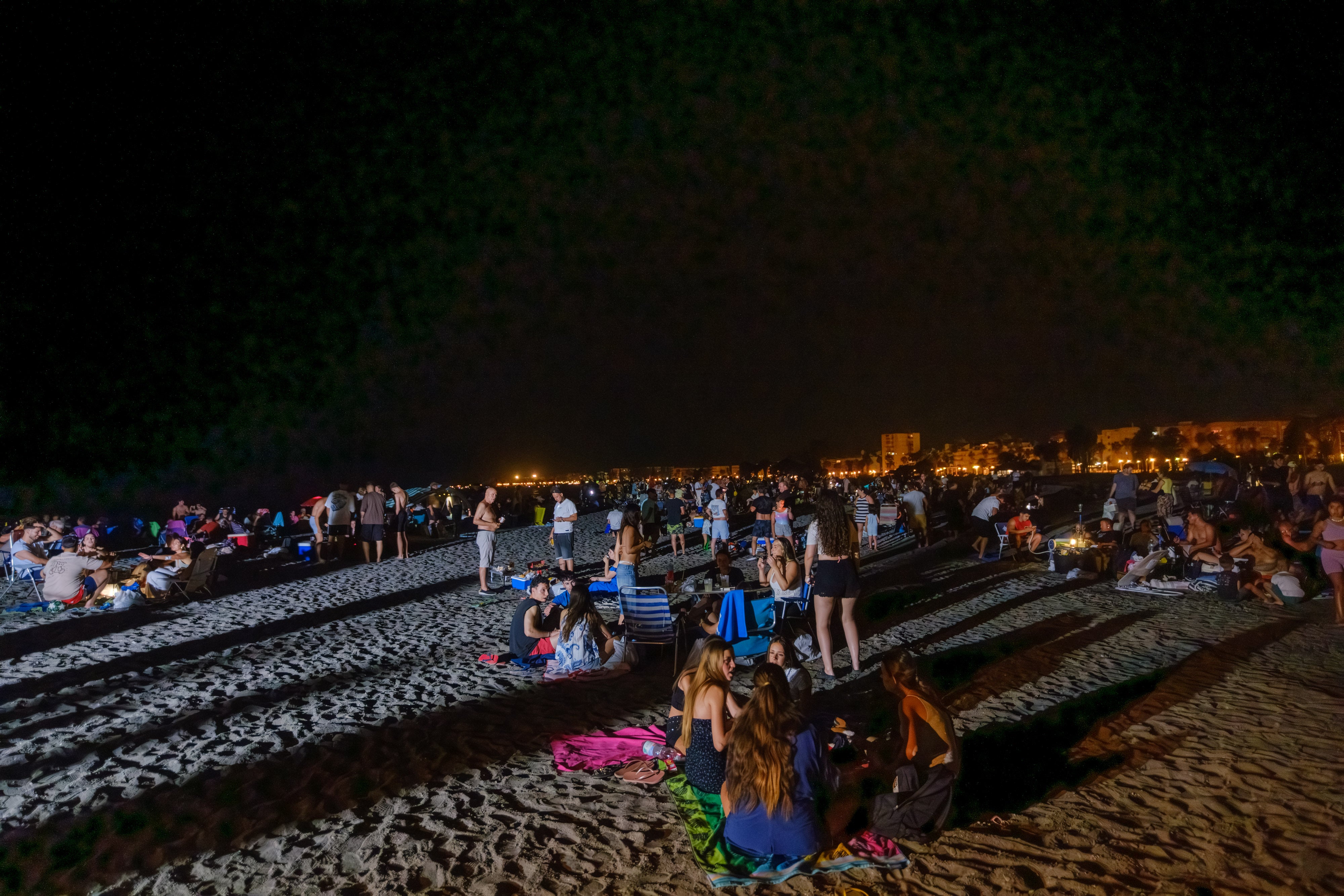 La noche de San Juan en la Costa de Granada, en imágenes
