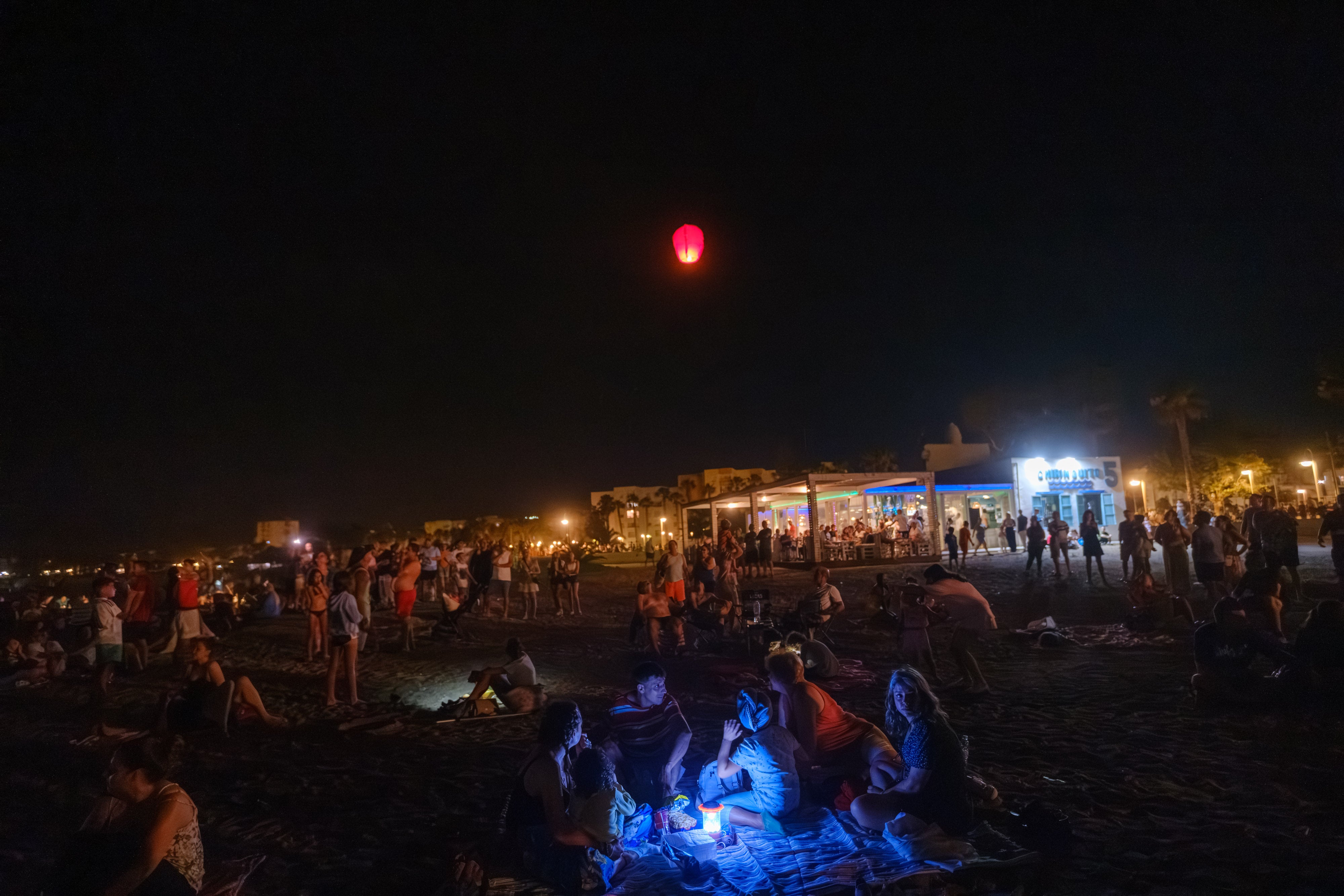 La noche de San Juan en la Costa de Granada, en imágenes