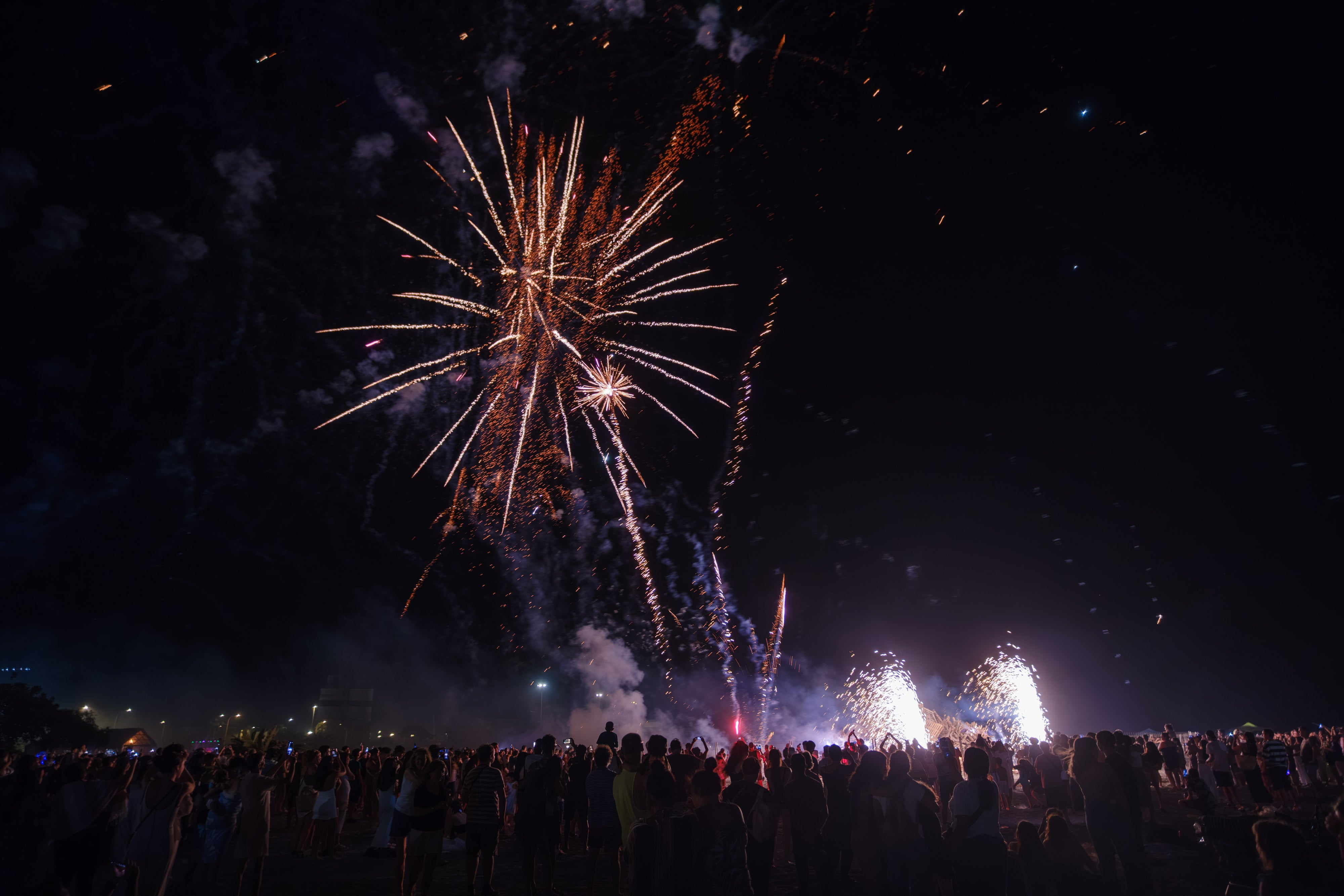 La noche de San Juan en la Costa de Granada, en imágenes