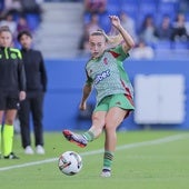 Ornella Vignola, a la izquierda, en un partido con el Granada frente al Barcelona.