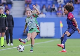 Ornella Vignola, a la izquierda, en un partido con el Granada frente al Barcelona.