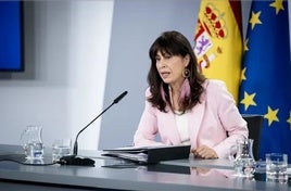 La ministra de Igualdad, Ana Redondo, durante una rueda de prensa.
