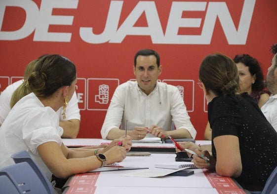 Juan Latorre, secretario general del PSOE de Jaén, en la Ejecutiva provincial.