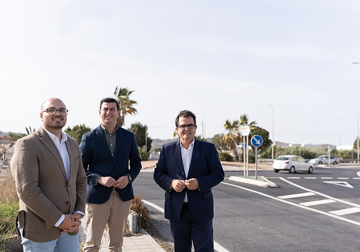 Diputación renueva el firme de la carretera que une el frente litoral de Níjar
