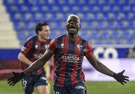 Soko, que celebra un gol con el Huesca, espera repeetir su rendimiento en la UDA.