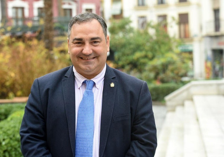 Investigan por presunta malversación de fondos a Eduardo Martos, alcalde de Cogollos de Guadix
