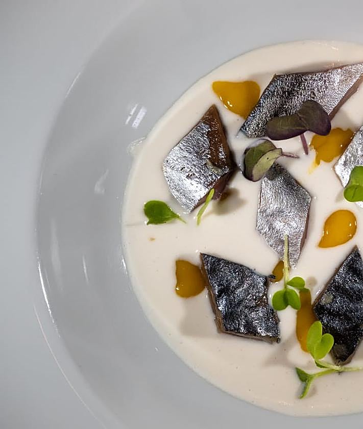 Imagen secundaria 2 - Dentro del restaurante más pequeño de Granada: tres mesas y solo 10 clientes