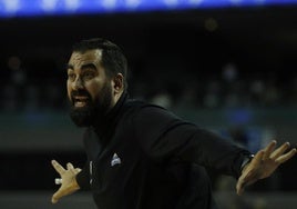 Ramón Díaz, en tensión durante un partido del Capitanes de Ciudad de México.
