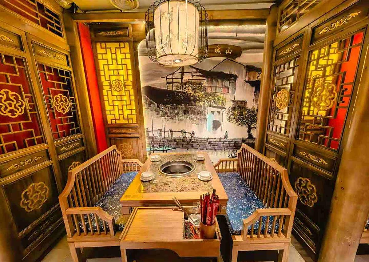 Imagen secundaria 1 - El &#039;hotpot&#039; chino más famoso aterriza en Granada: «Tendrás una olla en el centro de la mesa»