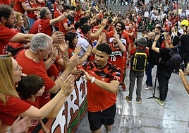 Los jugadores del Covirán se despiden de la Liga Endesa pero el Covirán puede volver si el Betis no logra la inscripción.