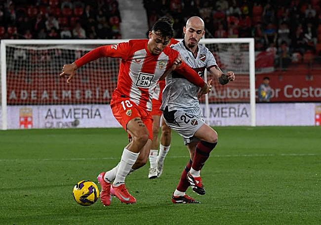 Arriba, Marc Pubill, objeto de deseo de equipos españoles y del resto de Europa. Abajo, Álex Centelles podría romper su último año de contrato para salir.