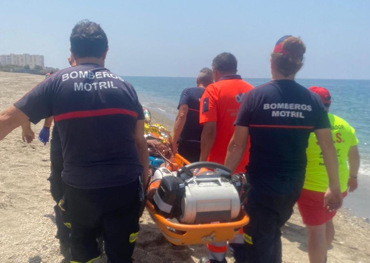 Un enfermero salva la vida a un hombre que se ahogaba en una playa...