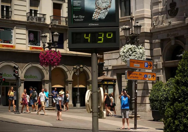 Invasión de calima y vuelta de reventones: las provincias andaluzas en jaque por el tiempo